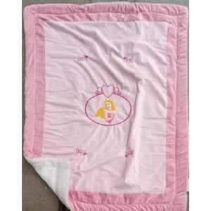 PROVIDENCIA CONSTANZA COBERTOR CUNERO BORDADO